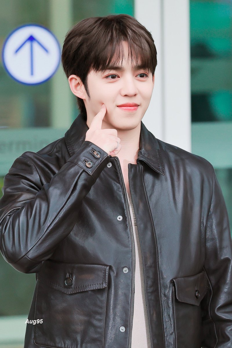 260224 ICN

오늘도 멋있어!! 밀라노 고고고💪🏻

#SCOUPSxBOSSFW26
#BeYourOwnBOSS
#MilanFashionWeek
<a href="/pledis_17/">세븐틴(SEVENTEEN)</a>

#세븐틴 #SEVENTEEN #최승철 #승철 #에스쿱스