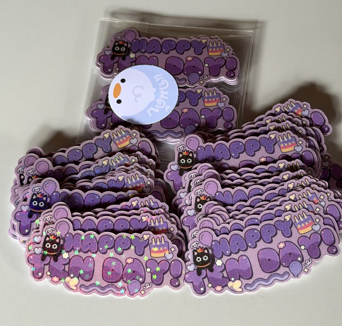 วันที่ 27 จะเอาสตก. กับคุ้กกี้อีกนิดหน่อยไปแจกที่สยามนะคะ ถ้าเจอเมนเตนล์เราขออนุญาตยื่นให้นะคะ 💜

 #TEN_BDAY2026

design : #รีวิวbywb