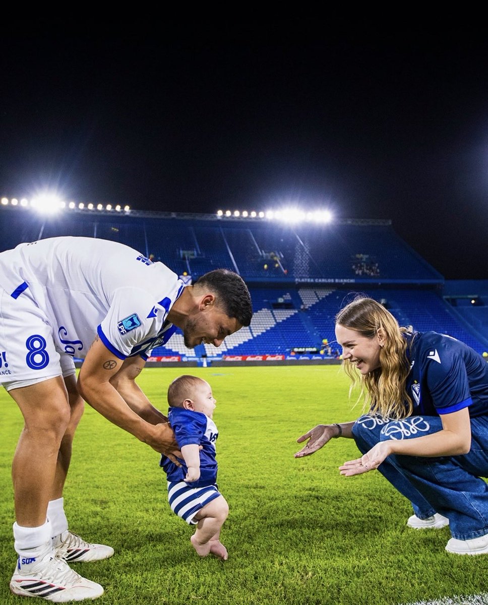 Cesped de buen futbol y algunas cositas mas. 💙🤍