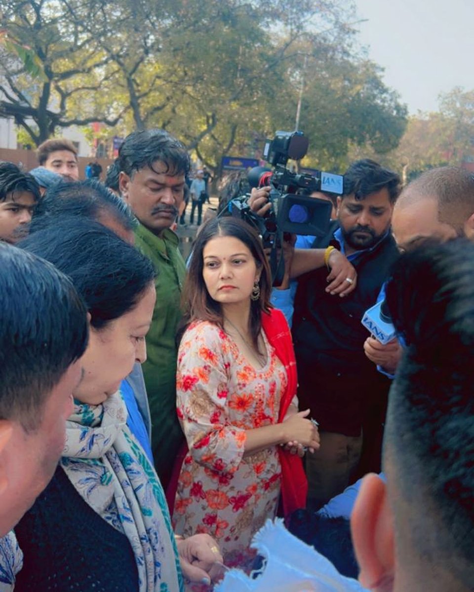 soniajaiswal091's tweet image. PM Modi is compromised.

#CongressProtest #StandWithCongress #SaveDemocracy #VoicesOfIndia #OppositionUnity #SpeakUpIndia #PoliticalAccountability #DemocracyInAction #IndiaPolitics #NationFirst