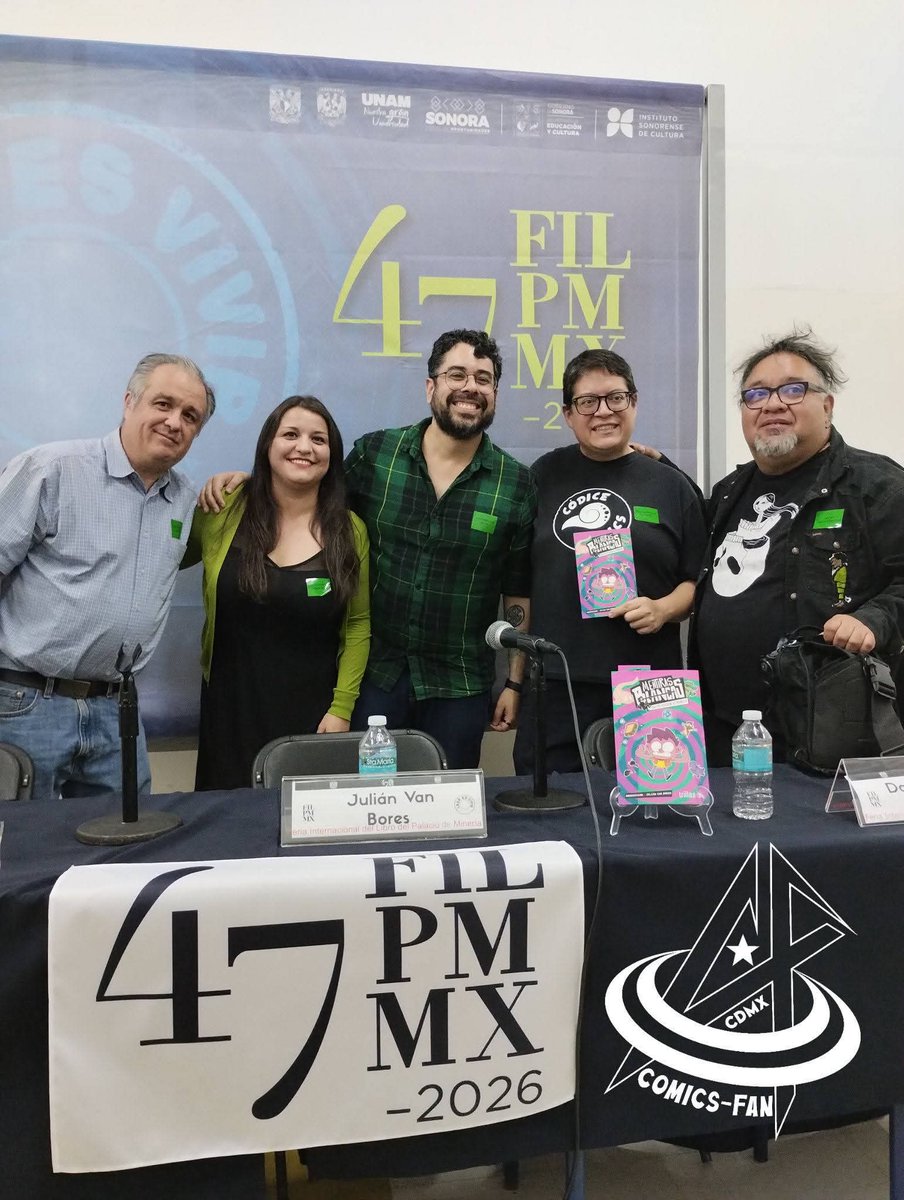 En la <a href="/FILMineria/">FIL Minería</a> se presentó el #Comic Mentiras blancas que me dijeron de morrito con sus autores, Gnomariana y Julian Van Bores, plática moderada por Deri Arob de <a href="/CodiceComics/">Códice Cómics Mx</a> ¡Compartí un álbum en Facebook a manera de reseña gráfica! Les dejo el link👇
facebook.com/share/p/1FQRNt…