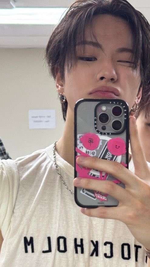 u0000000392346's tweet photo. 거울샷 장인 윤재혁 https://t.co/wQTb3TSUs2