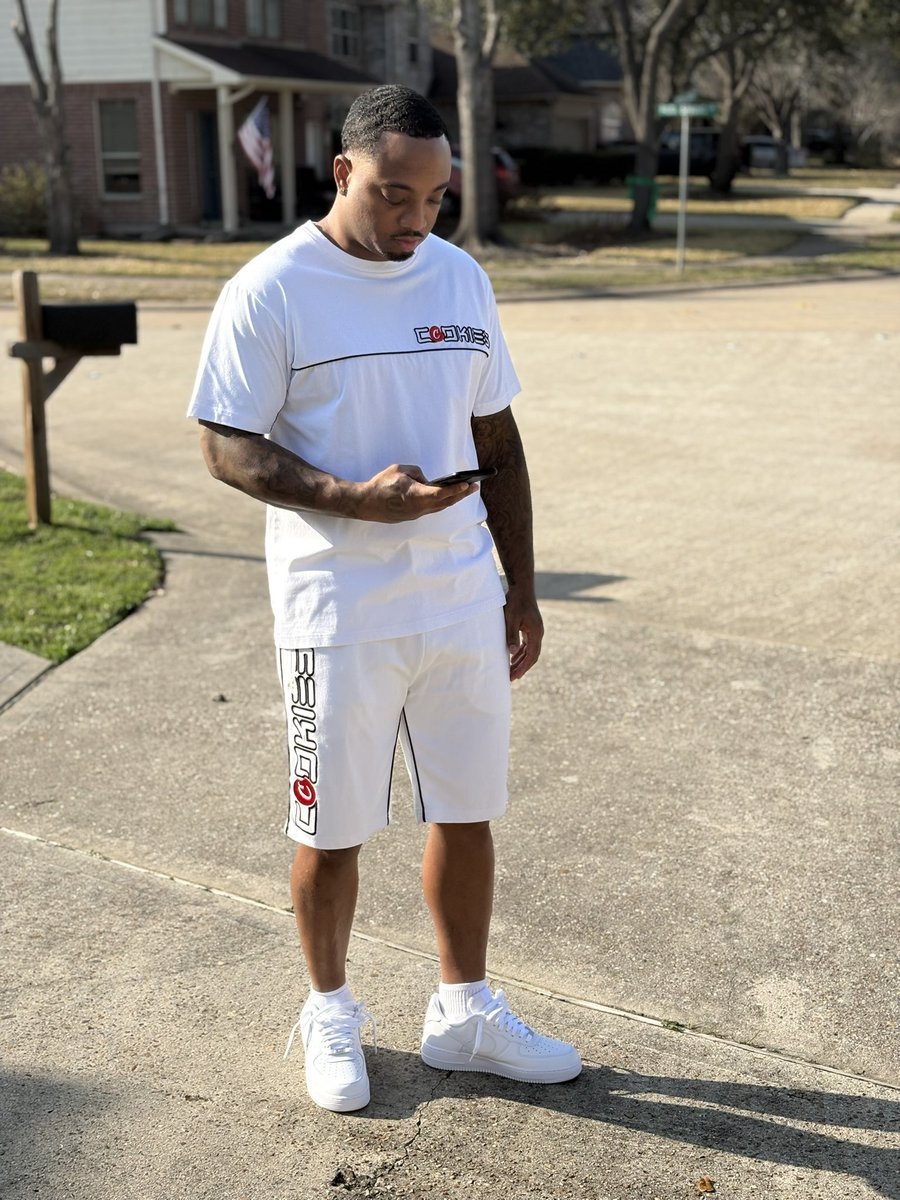 stupid_stackz's tweet photo. Tough like mayweather 🥊 but I get money like Rico &amp; Mitch.

Only difference is da feds will never get me to snitch.🤫🙅🏾‍♂️ https://t.co/blopHHxg3z
