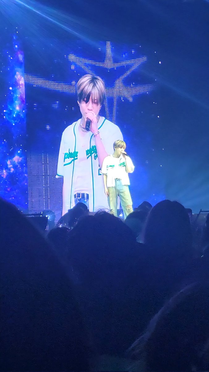 diphylleiagay's tweet photo. HAPPY ONE YEAR ANNIVERSARY, TAEMIN!!!!!!!!!!!!!

#EphemeralGaze #Taemin https://t.co/uwdjphrCaZ