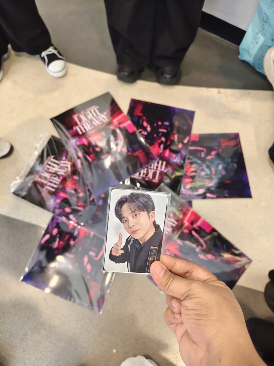 syira_yaa's tweet photo. Ateez VR concert also done!
#ATEEZinSG #ATEEZinSINGAPORE #amazeVRconcert #ATEEZ #에이티즈 https://t.co/vmFuWinsW6