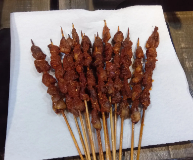 sorekara_jona's tweet photo. 【食べ放題1210円】池袋中華街の「太陽城」がディープすぎる / 1000円台ランチビュッフェに焼烤が並んでるの初めて見た https://t.co/8k3YmvXepT @RocketNews24より 

池袋中華街の最果てですが、焼烤（シャオカオ）、洛神花茶などがあって良かったです。肉系の���烤は中国人客が瞬殺してました。 https://t.co/OX7M29AO5l