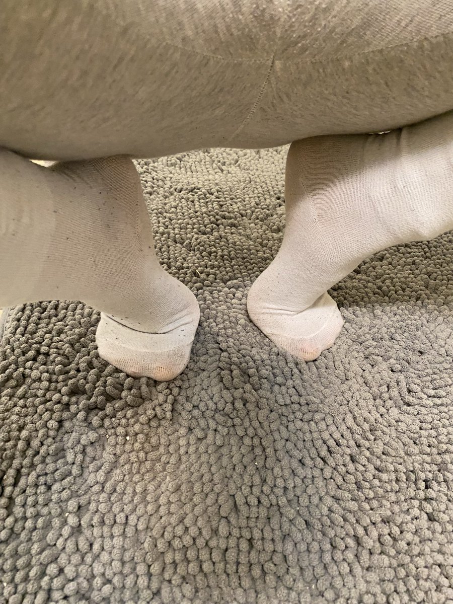 Nik8088's tweet photo. A pair of my favorite white knee high socks.. 💋 You wish you could smell them, don’t you.. 🖤

NSFW • OF • Fansly • Ebony • Foot Fetish https://t.co/7TBuwTYZC7
