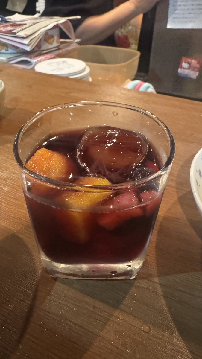 〖#さっちゃんのなにわともあれ〗
先日アーサーちゃんのお母様がされている #いんとぅまやー に行ってきました🤤

大好きな沖縄料理をたくさんご用意していただきました✨初めて食べた一平鍋めっちゃ体の疲れ取れたし温まったし美味しかった🥰🍲

沖縄そばもにんしりもお酒も堪能させて