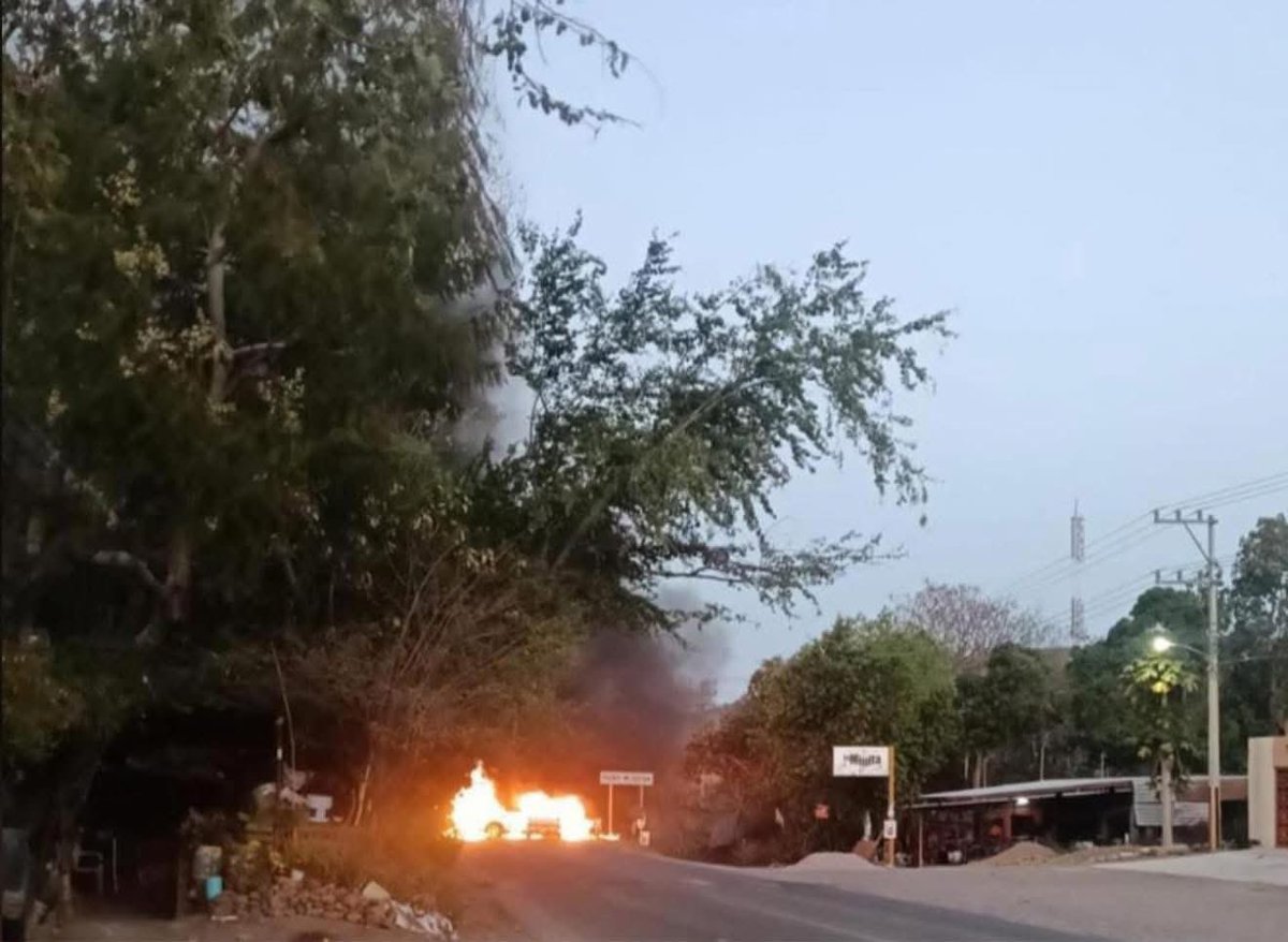 CHISMEBELIKO tweet media