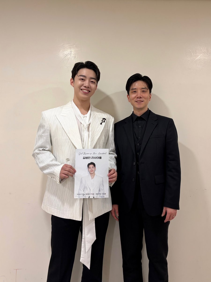 nadding_better's tweet photo. 인서타 기다렷삼 .... 😊🤍
성현쌤 머리도 바꾸시고 웃으시니까 좋다 😁😁 https://t.co/Cek9QkBrzy