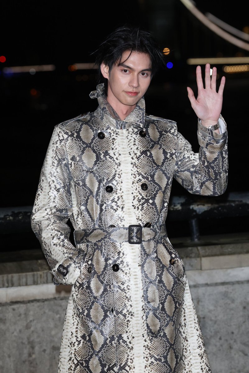 หล่อเวอร์ เสิร์ฟภาพ "ไบร์ท วชิรวิชญ์" <a href="/bbrightvc/">bright</a> Global Ambassador ของ BURBERRY ขณะที่มาร่วมชมแฟชั่นโชว์ Burberry Winter 2026 ที่กรุงลอนดอน ประเทศอังกฤษ

BRIGHT LFW 2026 #BurberryAW26XBRIGHT #BurberryAW26 #BurberryxBRIGHT #Burberry <a href="/Burberry/">Burberry</a> #bbrightvc
