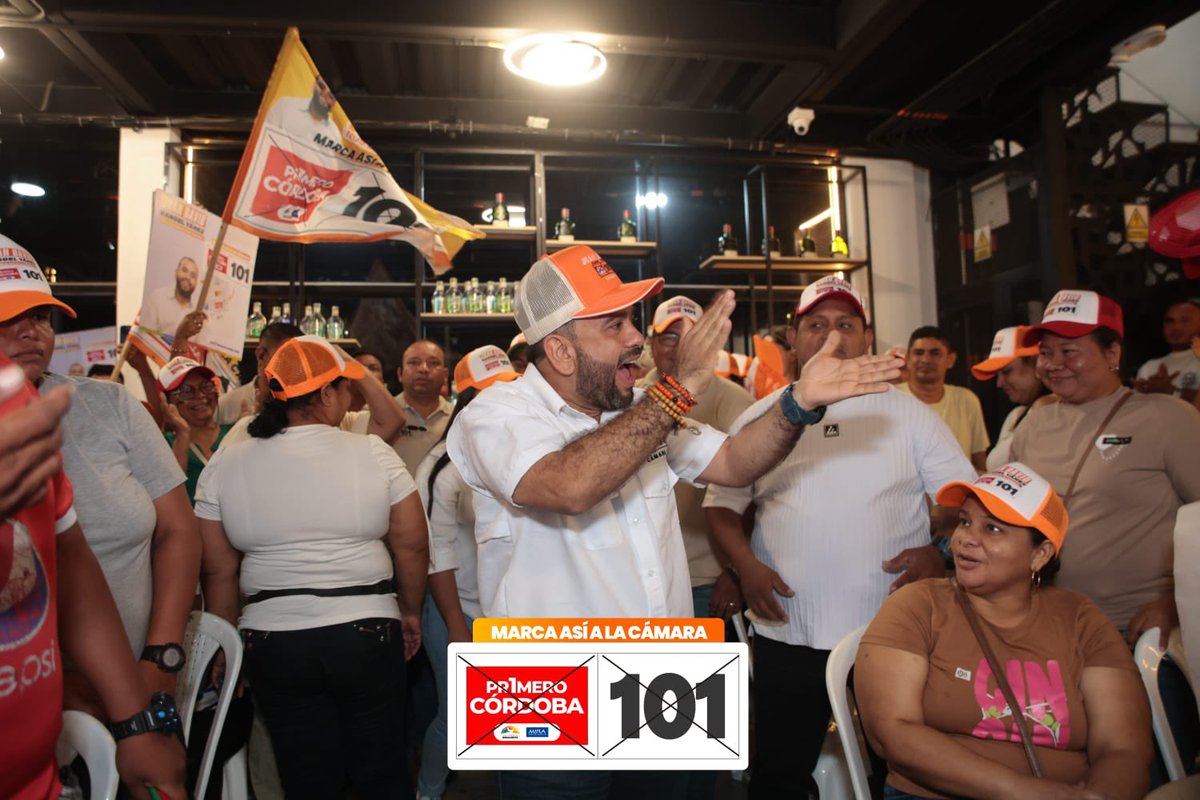 Esta noche me reuní con un grupo especial para mi. Un grupo que estuvo mucho antes de los aplausos, cuando no había micrófonos, cuando no había reflectores… cuando solo había convicción. Gracias por tanto cariño, y lealtad, ustedes no son un equipo político. Son  mi familia.