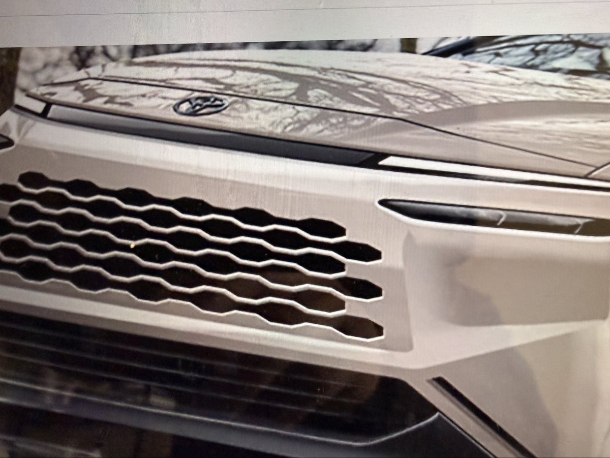 daimonANK's tweet photo. えっ！新型ハリアー？
RAV4かと！ https://t.co/cUvXs1jpw9