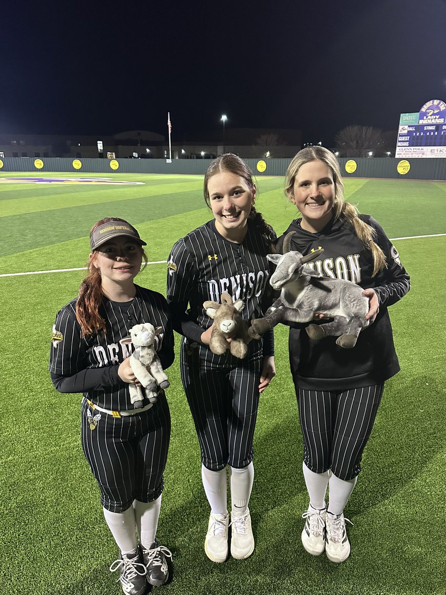 Denison Lady Jacket Softball tweet media