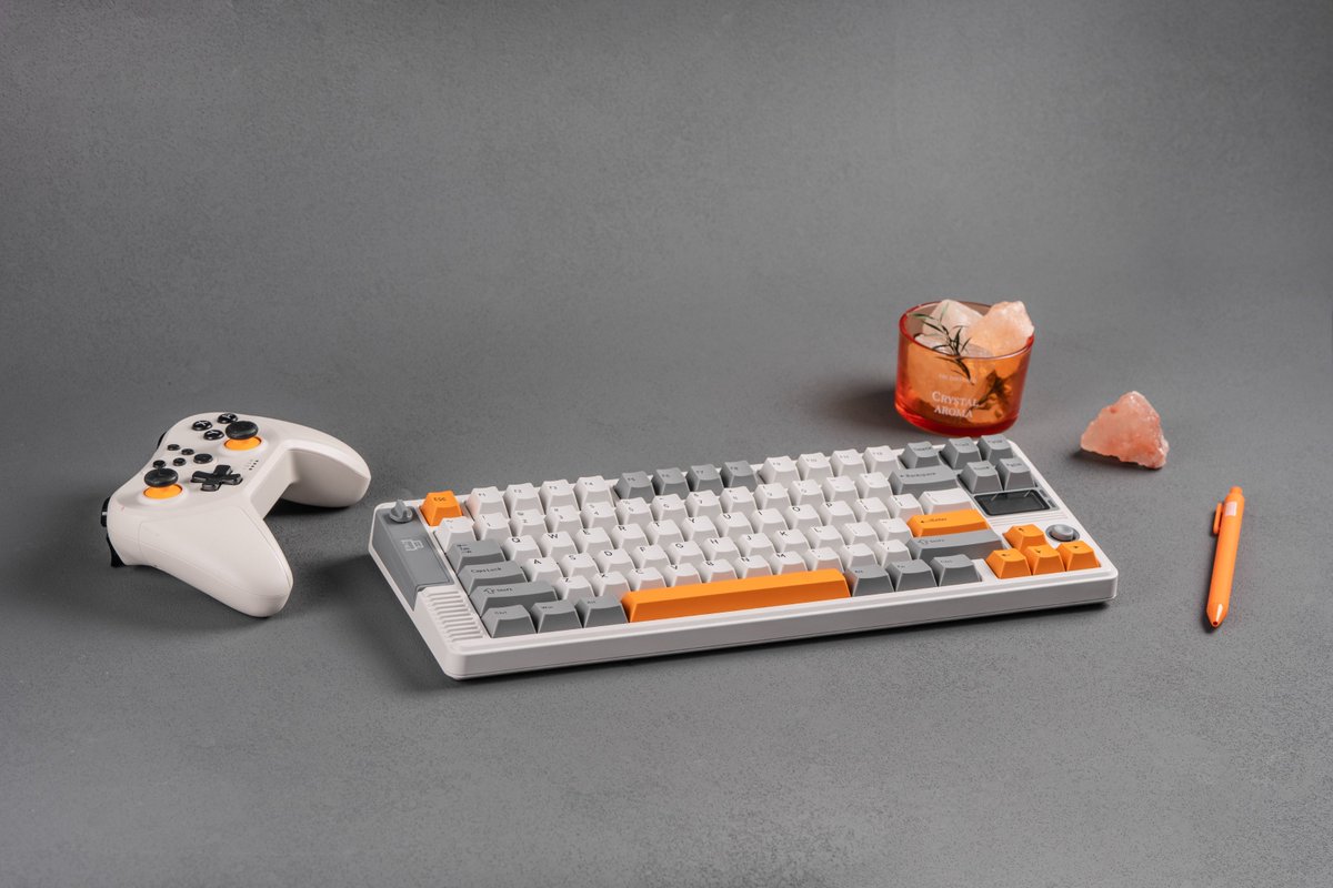 EpomakerK's tweet photo. Set the Vibe for 2026🕹️
Tap tap tapping through the New Year to-do list on the RT85
👉https://t.co/OzcGqa304l
#RT85 #MechanicalKeyboard #Epomaker #GamingSetup
#CustomKeyboard #TechAesthetic #NewYearNewGear https://t.co/ZK513uxKPo