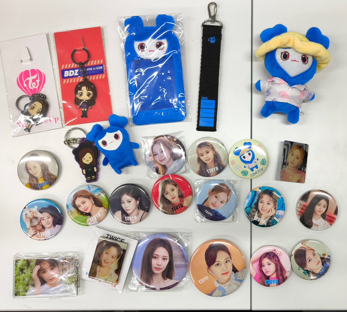 TWICE 🍭︎💕 【入荷情報】 サナちゃんとツウィちゃんのグッズが