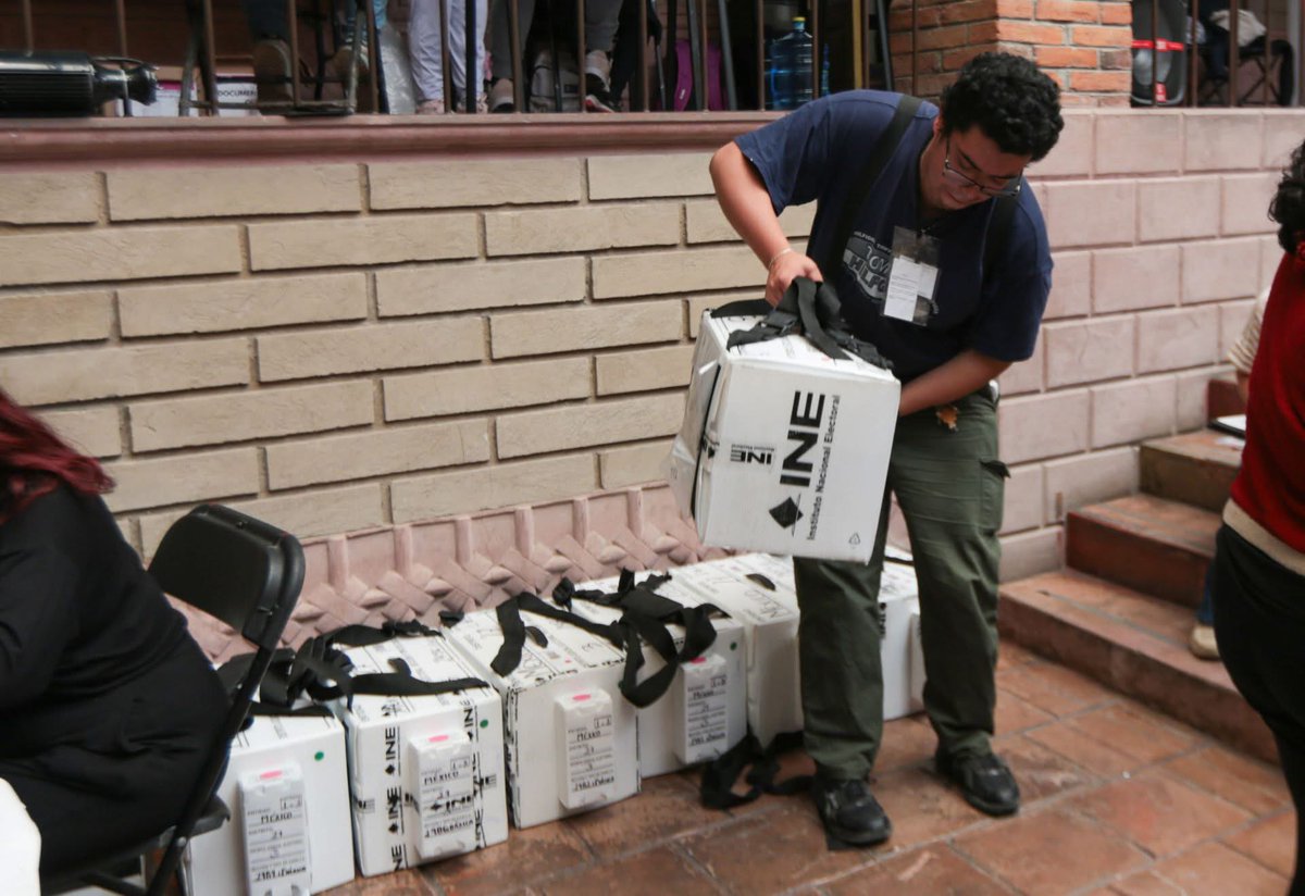 💥🗳️ ¡Millones a la basura! 
La ASF exhibe el "tiradero" de dinero en la Elección Judicial.

La elección de jueces y magistrados sigue dando de qué hablar, pero ahora por el gasto. La ASF detectó que el INE mandó a imprimir millones de boletas de más sin justificación alguna,