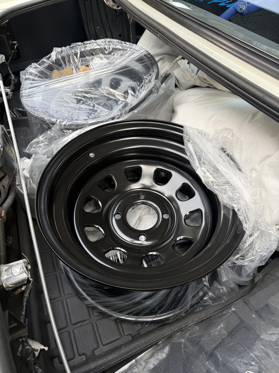 タイヤ🛞はめないとですがサイズがない笑 急ぎなんだけど😆 8Jの-14