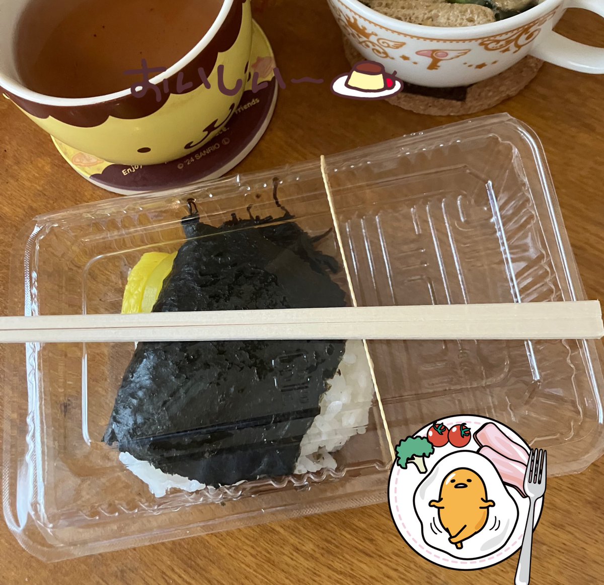 Yuismjoy's tweet photo. 今日は昆布のおにぎりです🍙 https://t.co/1RYfmaVQN8