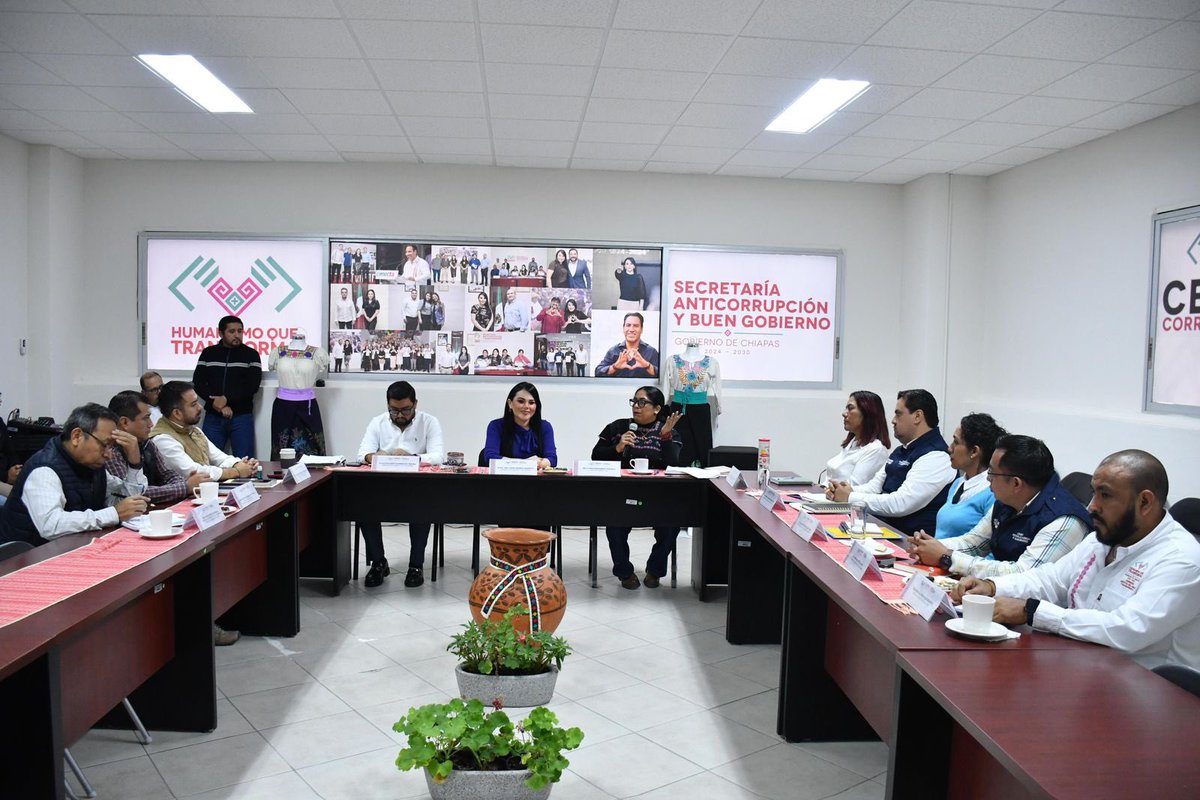 La titular de la SAyBG, Ana Laura Romero Basurto, se reunió con la Directora Gral. de la Comisión Estatal de Agua y Saneamiento, Dra. Karina Montesinos Cárdenas, con el objetivo de fortalecer mecanismos de control, transparencia y supervisión en la obra pública estatal.