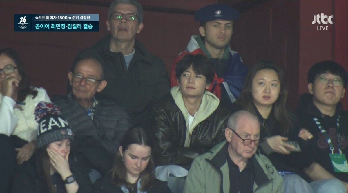 웃어^^ tweet media