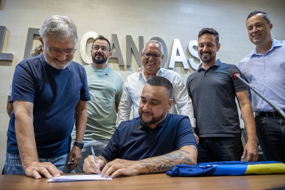 rodrigobusato_'s tweet photo. ✍🏼4️⃣4️⃣ Realizamos a filiação do amigo e ex-vereador Adriano Agitasamba ao União Brasil. O Agita foi o 4º mais votado em 2024, com 3.294 votos, e chega para fortalecer ainda mais o nosso time em Canoas. Muito feliz por esse momento! https://t.co/0cOvEBvtpN