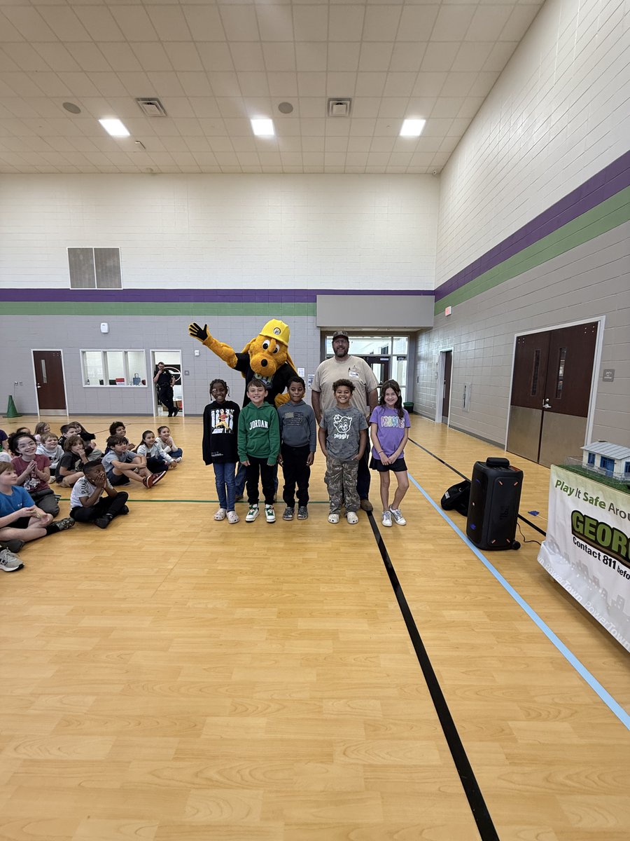 DiggerDog811's tweet image. Digger, Ms. Maria and Atlanta Gas Light visited North Columbia Elementary School! diggerdog811.com/?p=6019 @GA811 @N_ColumbiaElem @ncedragons @ccsdga @atlantagaslight @SouthernCoGas @georgiadeptofed @gsbacomm @gaelassoc @GAESPrincipals #Call811 #Contact811 #PublicSafety