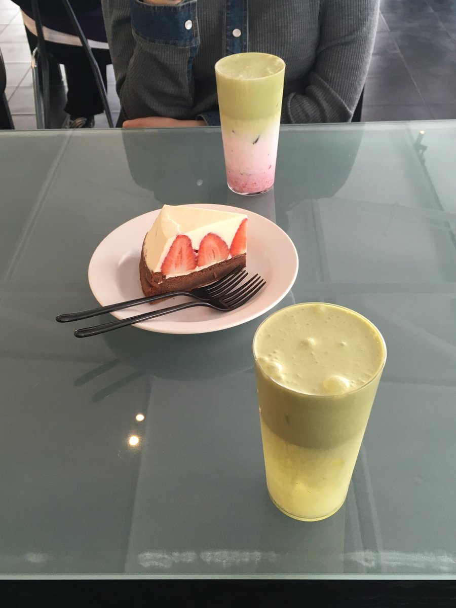 officeofm_'s tweet photo. 코코넛 말차 맛있다 https://t.co/z6UASH20Os