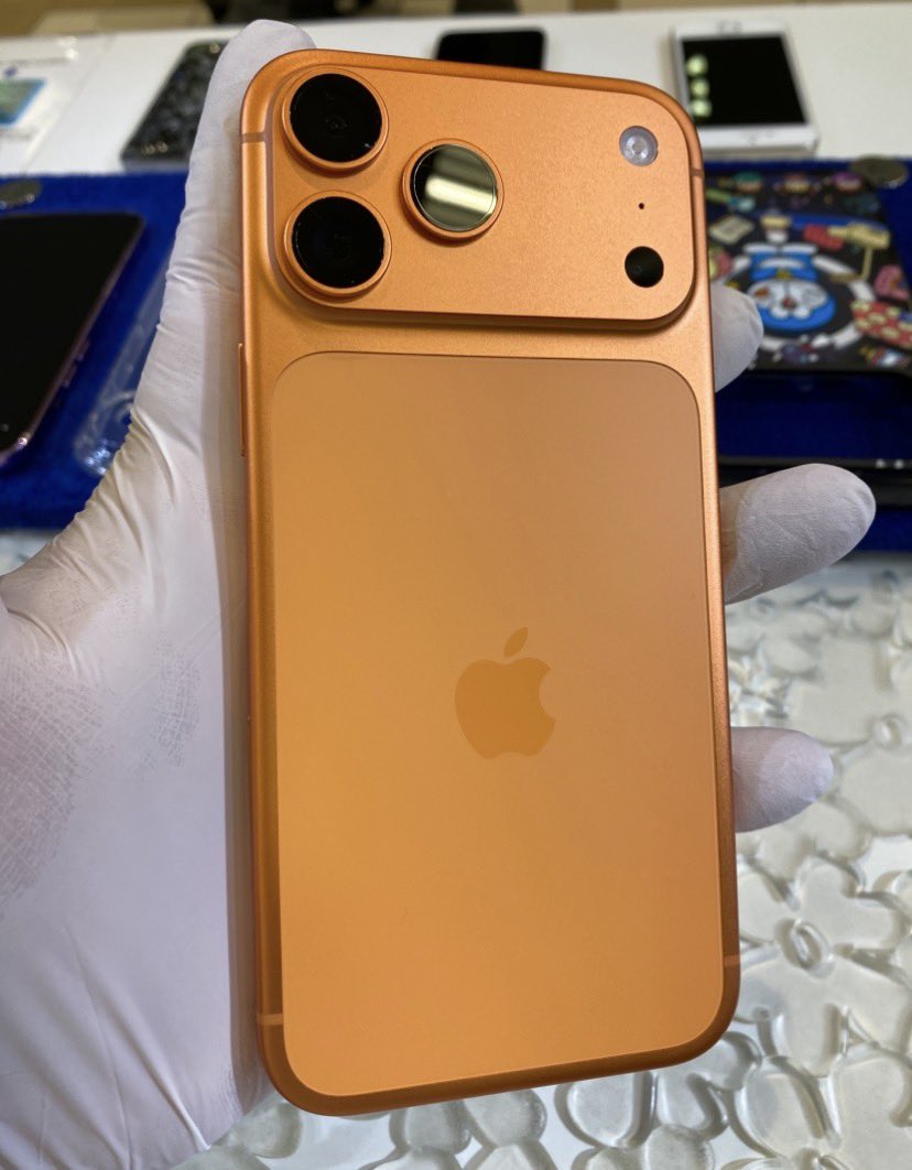 hands_egc's tweet photo. 「せっかく可愛い色のスマホを買ったのに、フィルムで隠れちゃう…」
そんなお悩みを、博多駅直結ハンズ2Fが最短10分で解決します📱✨
塗るガラスコーティングなら、最高硬度で画面もカメラレンズも徹底ガード🛡️
指紋もサッと落ちて、無加工でこの「艶」です！💎 https://t.co/RgiiDsoibz