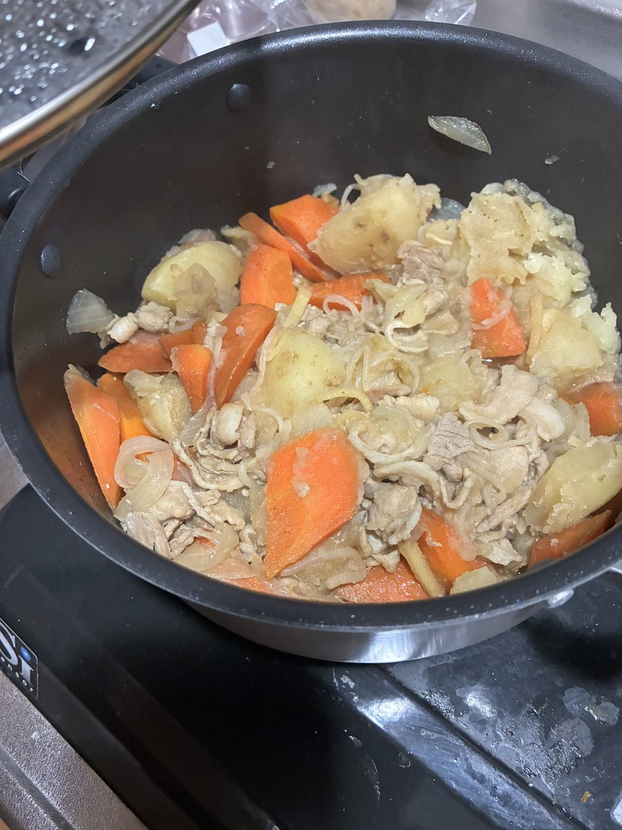 我ながら美味い肉じゃがができた昨夜でした