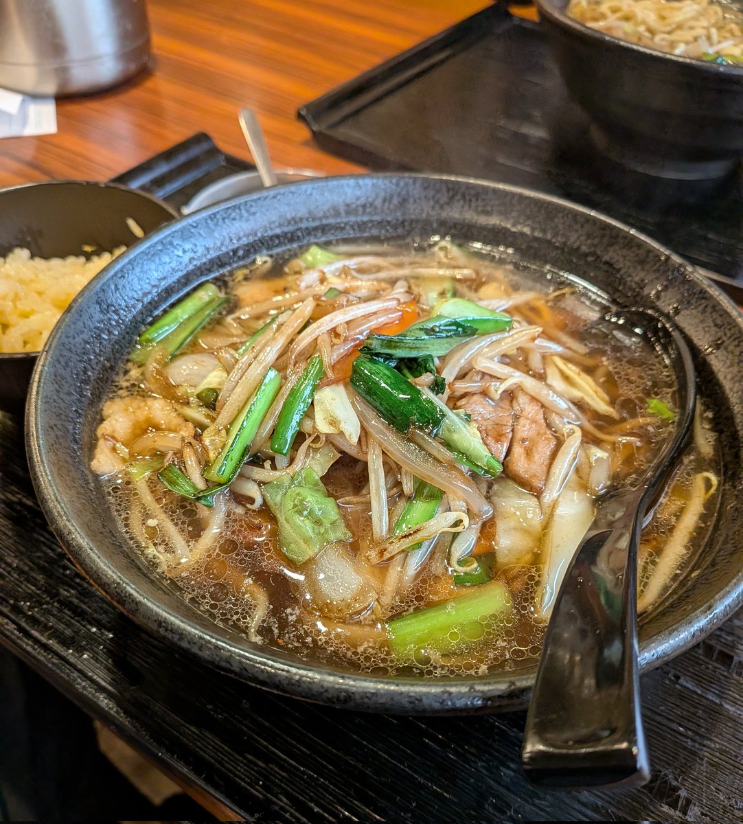 🌤️ランチ🍙　横浜関内
サンマー麺＆半チャーハン🍜
濃い醤油味に満足👍️