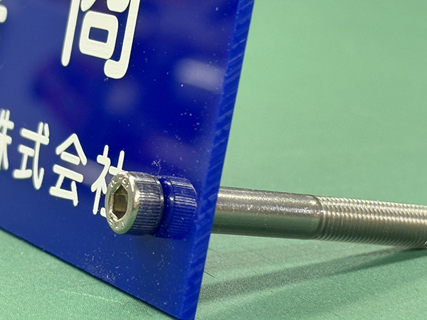 bestatw's tweet photo. 道具商の卓上ネームスタンドの作成　伊丹電材株式会社　様

伊丹電材株式会社様より、卓上の道具商のネームスタンドをご注文いただきました。

事例はコチラ：https://t.co/JW6UwrH3I2 https://t.co/aOqHk0l02h