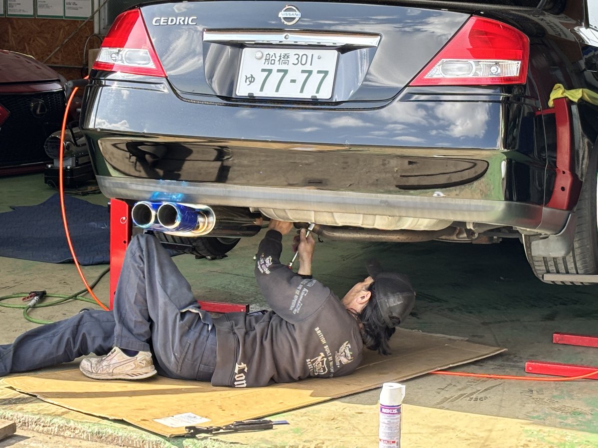 hitoced_330's tweet photo. #自分の車に付けているマフラーはどこ製なのか言う

Y34 CEDRICリメイク計画第2弾として激安祭で武富社長��ら購入したJUNCTION PRODUCE TYPE IIIマフラーを装着👍🏻武富社長お忙しい中ご対応頂きありがとうございました🙇🏻👏🏻

#JUNCTIONPRODUCE 
#ジャンクションプロデュー
#vipはjp 
@JUNCTIONPR0DUCE https://t.co/WMV0NIeTnO
