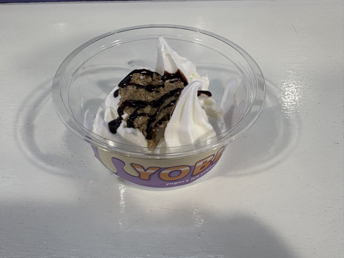 sanoari's tweet photo. 半額のアイス食べたさに、昨日行ってきました。
中央に乗せてあるフレークみたいなのが美味しかった😋

#YOBLE(ヨブル)新大久保本店

https://t.co/v2fVrInMvg https://t.co/3M6knULfnU