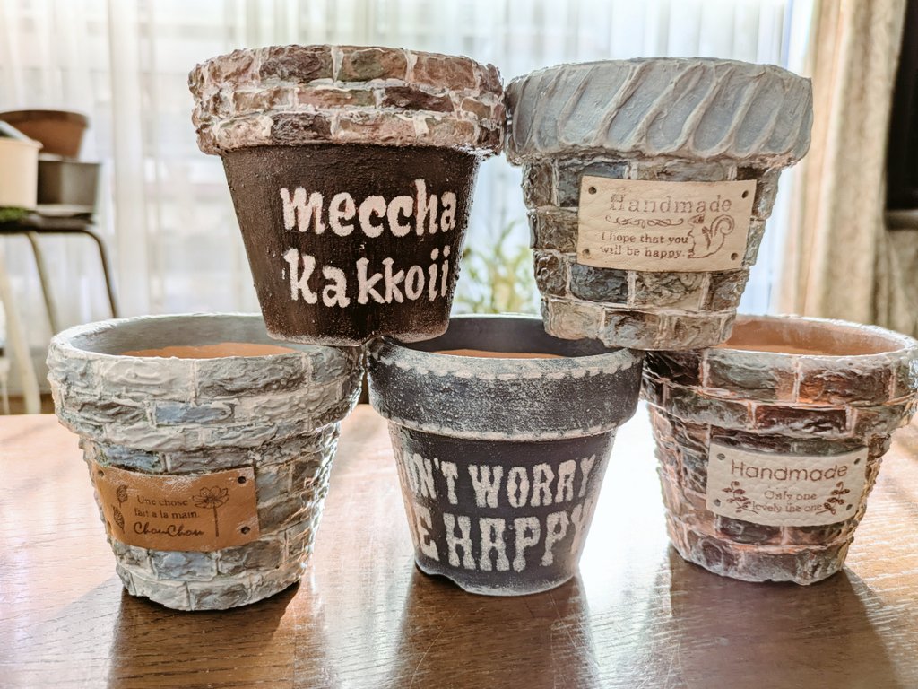 私の母、リメイク鉢を作るのにハマっています😍🩷 最近はかっこいい系