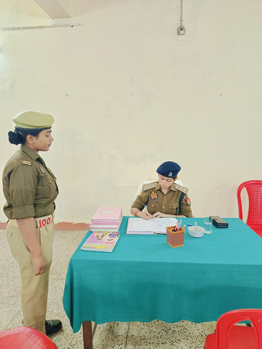 आज दिनांक 24.02.2026 को 20वी वाहिनी पीएसी आजमगढ़ में सहायक सेनानायक श्रीमती श्वेता आशुतोष ओझा के उपस्थिति में मंगलवार की परेड कराई गई, परेड के हकदार सभी अधिकारी/कर्मचारी व आधारभूत प्रशिक्षणरत महिला आरक्षी उपस्थित रहे। <a href="/adgpacup/">ADG PAC UP</a> <a href="/Uppolice/">UP POLICE</a> <a href="/UPPoliceTrgHQ/">Training Directorate UP Police</a>