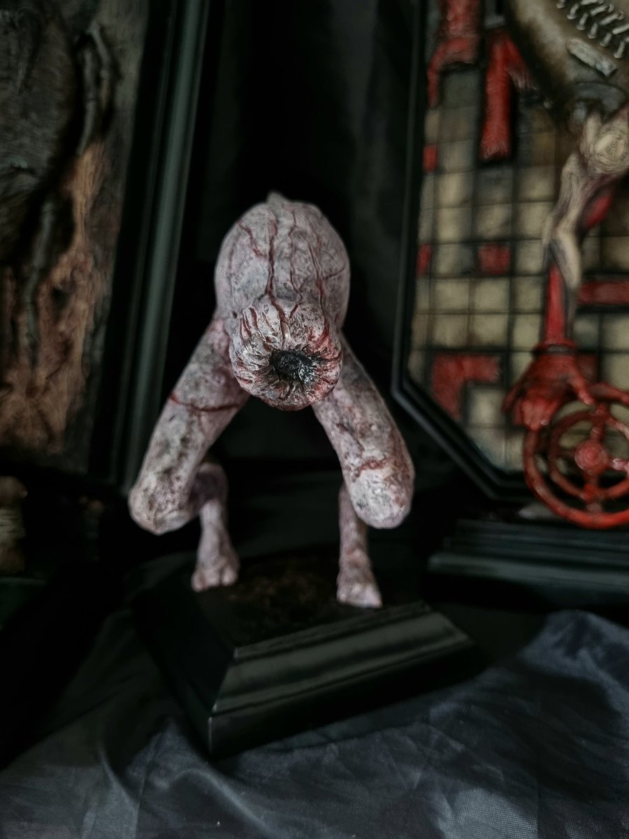 diemmarshall's tweet photo. Numb Body Handmade Sculpture By me :B 

#silenthill #horror  #pyramidhead #konami #silenthillcosplay #silenthillnurse #cosplay #videogames #survivalhorror #gaming #silenthillhomecoming #residentevil #halloween #silenthillmovie #silenthilldownpour #silenthillgame https://t.co/Mf6sgazT2I