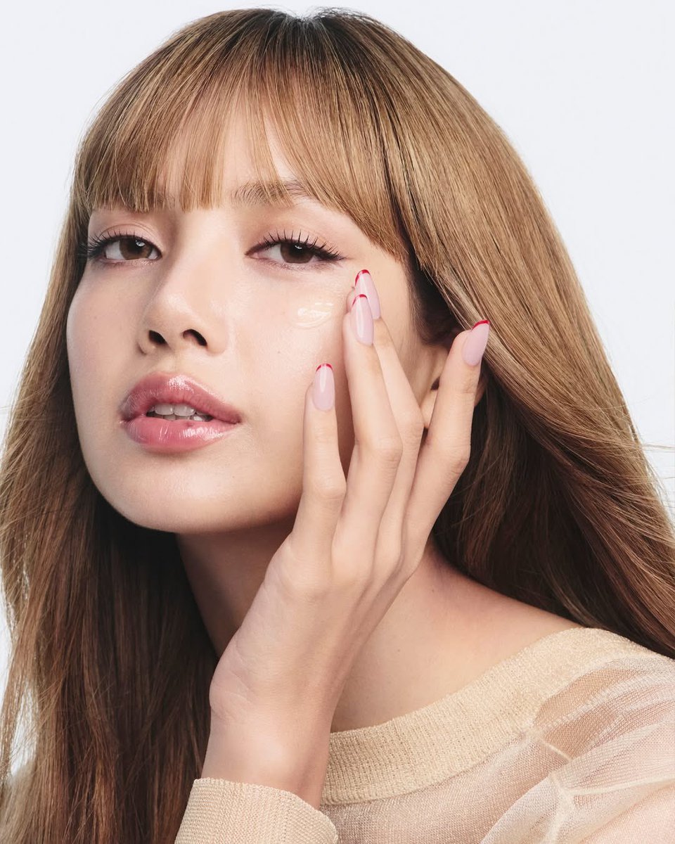 LISA looks softly mesmerizing and exquisitely radiant in new photos for SHINSEIDO.