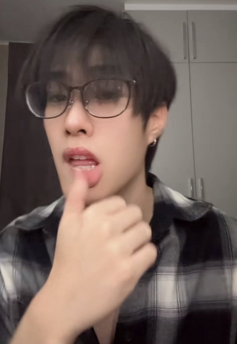 พวกแว่นๆนี่เป็นไรมากป้ะ