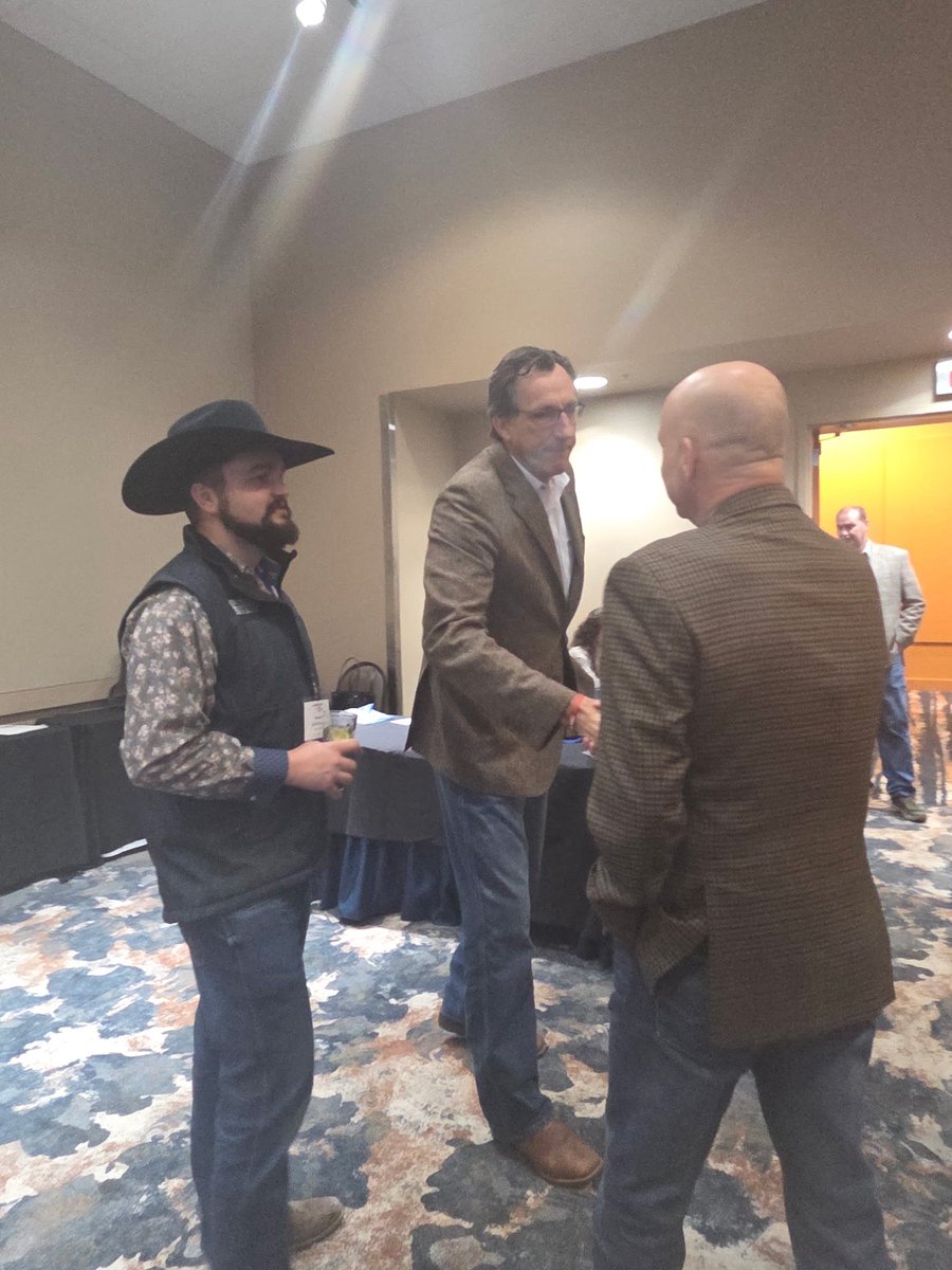 RepGregSmith's tweet photo. Gathering with old and new friends at the Oregon Cattlemen’s Association reception this evening. Working together to feed Oregonians and fight dangerous initiatives like IP28!
#oregon #easternoregon #cattle #rancher #gregsmith https://t.co/0jiPMG06oe