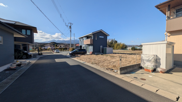 【建築条件なし】裾野市佐野の土地・売地（整形地／南面道路６ｍ）
富士山を仰ぐ裾野市佐野の好立地。６ｍ幅の南面道路×整形地で、光溢れる理想の邸宅を。小中学校が徒歩圏…
#第一開発株式会社 #裾野市 #佐野 #土地 #不動産
daiichi-k.com/estate/ebl/394…