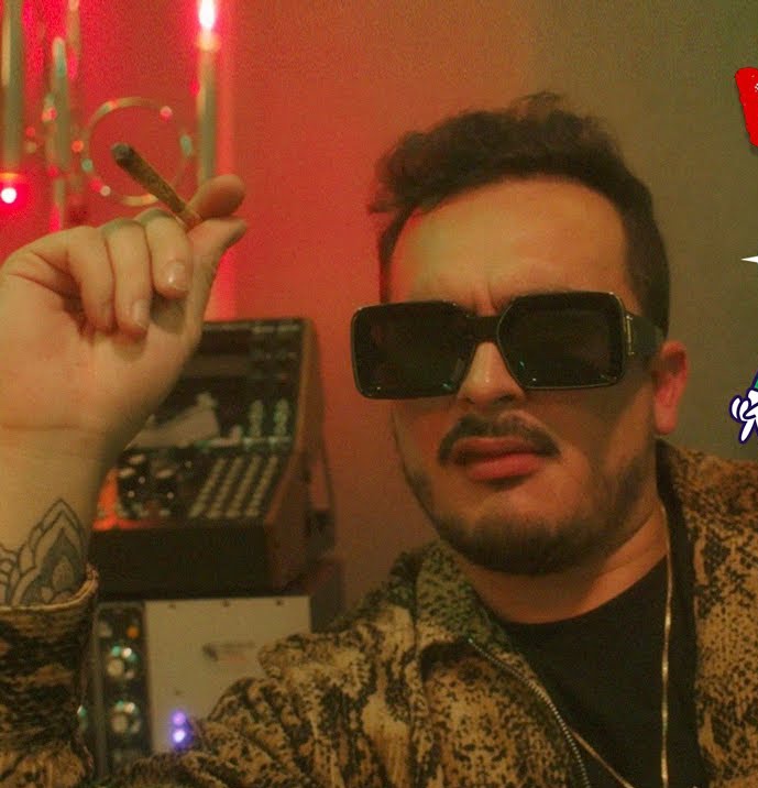 Poco se habla de este par de drogadictos, tienen tan normalizada la droga que fuman en su programa (el mismo que ven millones de jóvenes influenciables) y <a href="/YouTube/">YouTube</a> no hace nada al respecto.
Urge hagan algo para que esos dos mariguanos dejen de inducir a nuestros jóvenes al vicio.