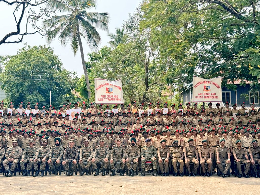 GP_HQ_EKM_NCC's tweet photo. As the A Certificate Examination marks the proud culmination of two years of NCC training, 24 Kerala Battalion NCC, Ernakulam Group, organised a powerful Anti-Drug Rally at  Chinmaya Vidyalaya.

692 spirited cadets stood united, taking a solemn Anti-Drug Pledge and sending out a strong message — Youth Against Drugs, Nation First! 🇮🇳🔥
#NCC #DrugFreeIndia #Ernakulam