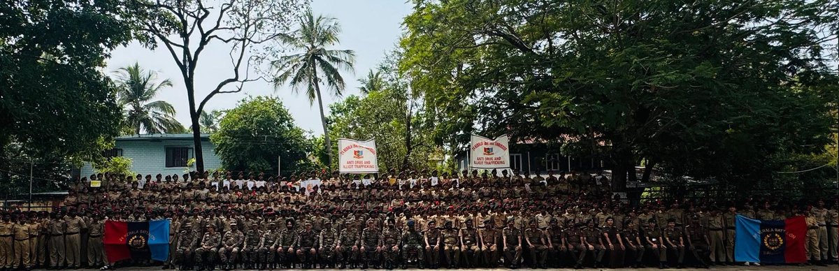 GP_HQ_EKM_NCC's tweet photo. As the A Certificate Examination marks the proud culmination of two years of NCC training, 24 Kerala Battalion NCC, Ernakulam Group, organised a powerful Anti-Drug Rally at  Chinmaya Vidyalaya.

692 spirited cadets stood united, taking a solemn Anti-Drug Pledge and sending out a strong message — Youth Against Drugs, Nation First! 🇮🇳🔥
#NCC #DrugFreeIndia #Ernakulam