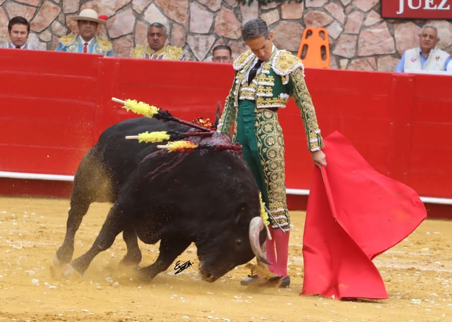 Presentación del matador <a href="/DiegoSilveti/">Diego Silveti</a> en la Plaza de <a href="/CincoVillasMex/">Cinco Villas</a>