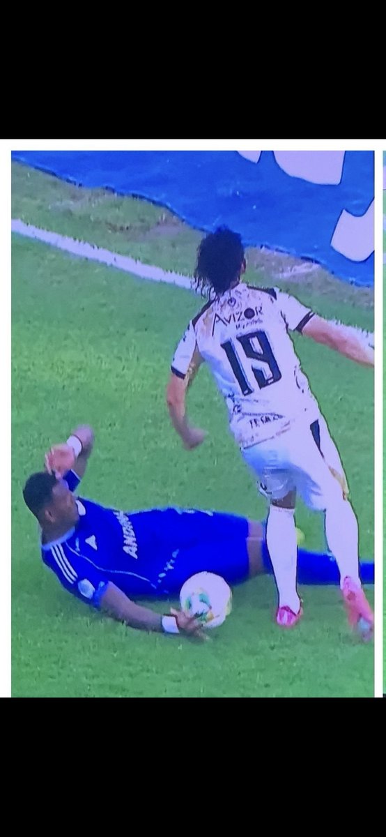 GuauqueR's tweet photo. @CasaleSports Si esto no es penal que es penal?? Ahi si no pregunta no ? Periodista acomodado https://t.co/RKEoIR3FFM
