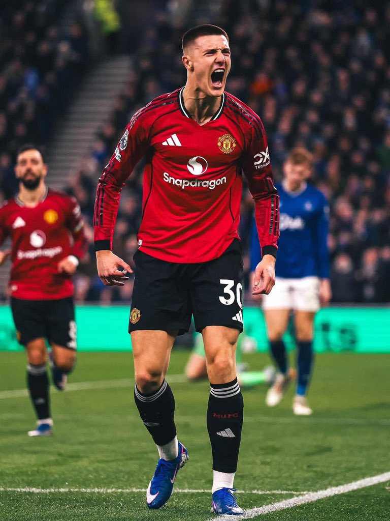 Manchester United fans like this posts and we follow each other