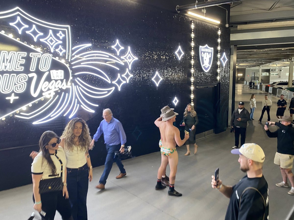 LVSportsBiz's tweet image. That LVCVA Vegas promo on wall inside Allegiant Stadium where Raiders players walk by for the TV shots is getting some Down Under pub during Australia's National Rugby League this week when its season starts at stadium Saturday: lvsportsbiz.com/2026/02/23/aus…
#rugby #vegas #stadium