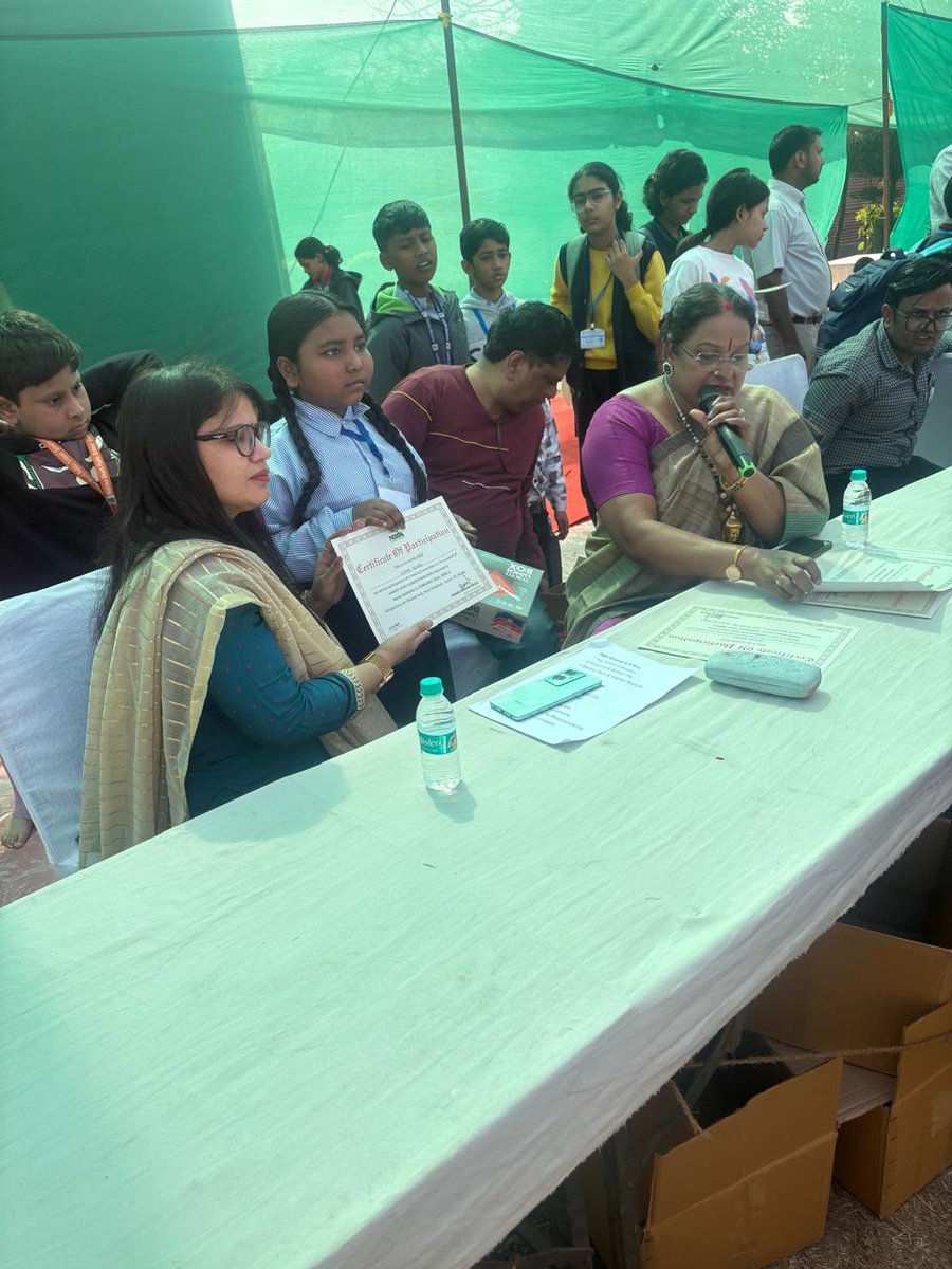 niepidmsecnoida's tweet photo. On 22nd February,2026 four students-Sanchita, Oshmi, Aryan and Surjeet from MIPS and 2 students-Yash Joshi and Alishba has participated in "Flash Painting competition" organised by Annual Noida Flower Show 2026 at Helipad Ground Shivalik,Sec33A.
@NIEPID #niepid #paintingcompetion https://t.co/ZZaqyfJOPc