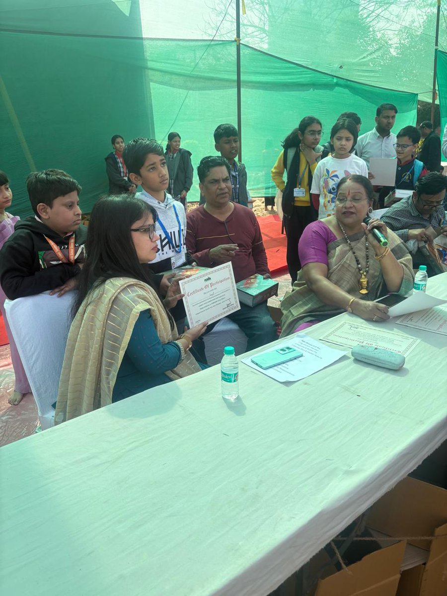 niepidmsecnoida's tweet photo. On 22nd February,2026 four students-Sanchita, Oshmi, Aryan and Surjeet from MIPS and 2 students-Yash Joshi and Alishba has participated in "Flash Painting competition" organised by Annual Noida Flower Show 2026 at Helipad Ground Shivalik,Sec33A.
@NIEPID #niepid #paintingcompetion https://t.co/ZZaqyfJOPc